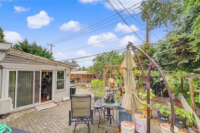 210 Spindle Road, Hicksville, NY 11801