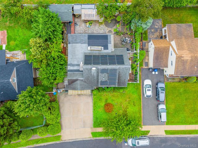 210 Spindle Road, Hicksville, NY 11801