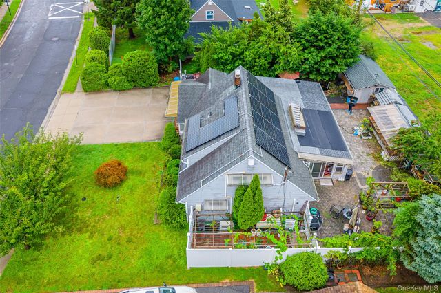 210 Spindle Road, Hicksville, NY 11801