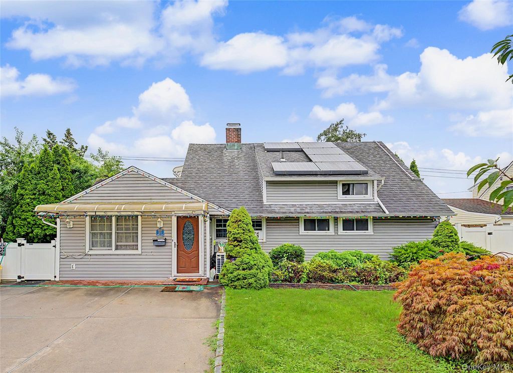 210 Spindle Road, Hicksville, NY 11801