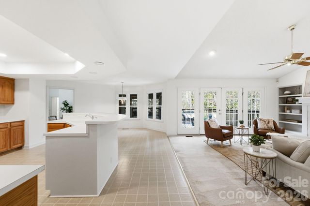 927 Longfield Circle, Charlotte, NC 28270