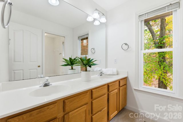 927 Longfield Circle, Charlotte, NC 28270