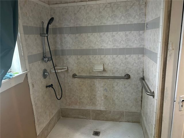 1152 E 4th St, Alice, TX 78332