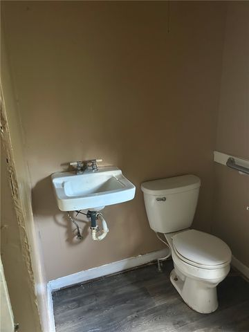 1152 E 4th St, Alice, TX 78332
