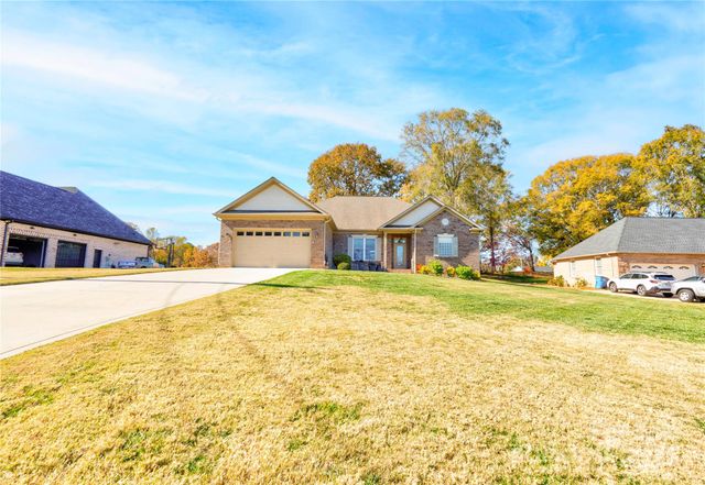 128 Harbourtown Drive, Kings Mountain, NC 28086