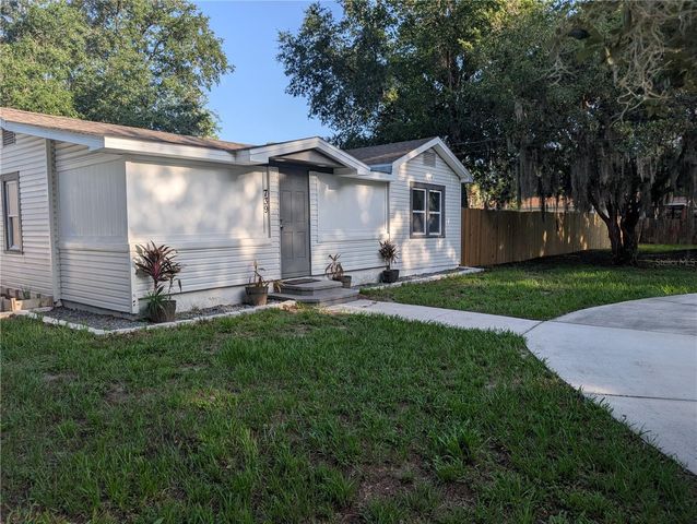 739 CENTER STREET, Waverly, FL 33877