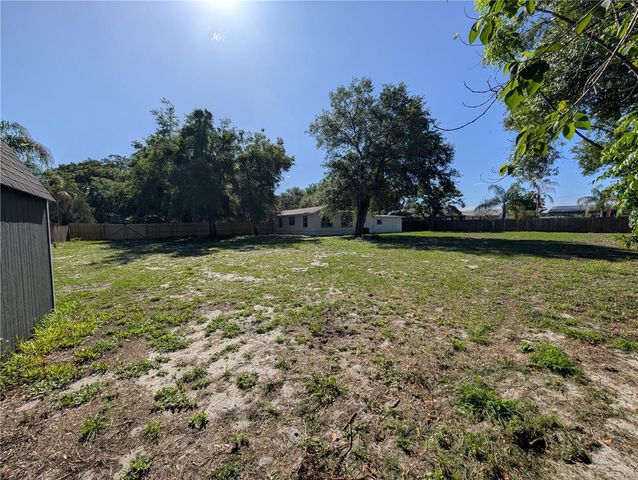 739 CENTER STREET, Waverly, FL 33877