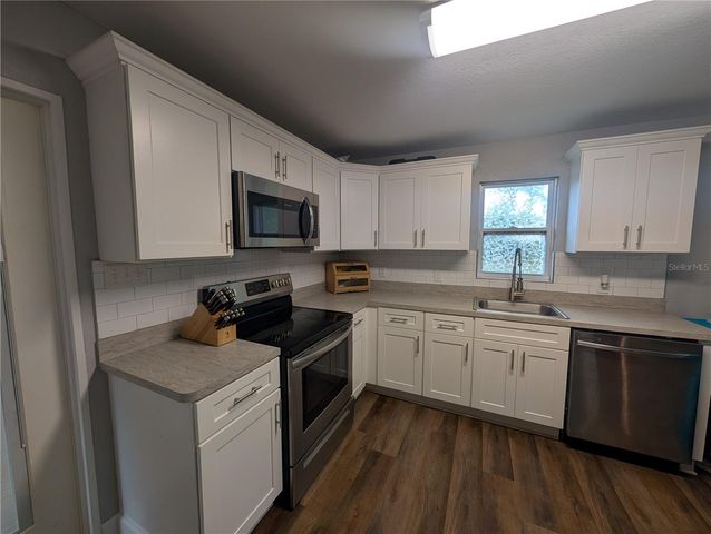 739 CENTER STREET, Waverly, FL 33877