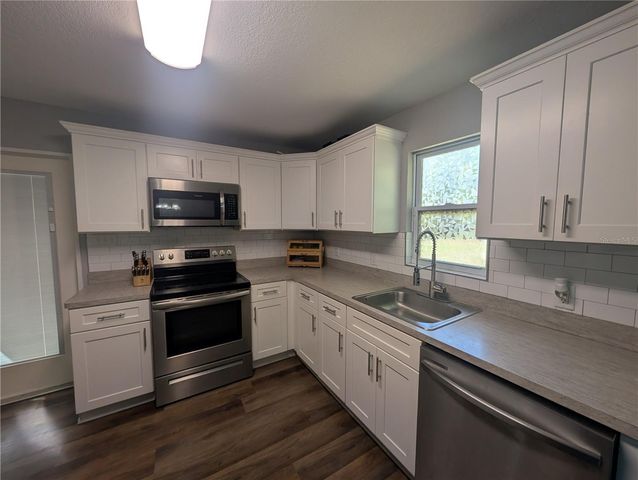 739 CENTER STREET, Waverly, FL 33877