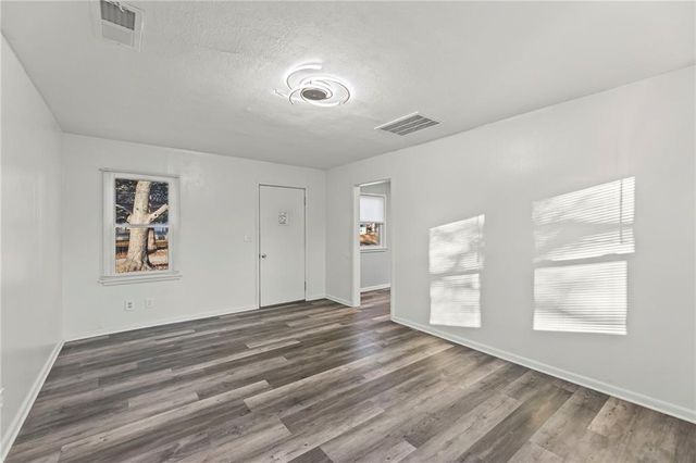 909 S Maple Street, Ottawa, KS 66067