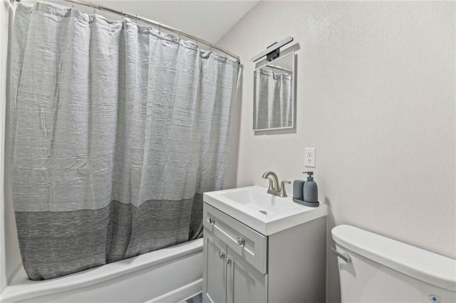 909 S Maple Street, Ottawa, KS 66067