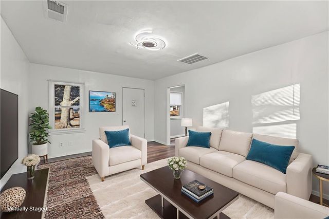 909 S Maple Street, Ottawa, KS 66067