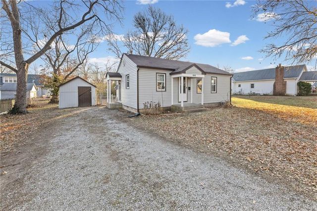 909 S Maple Street, Ottawa, KS 66067