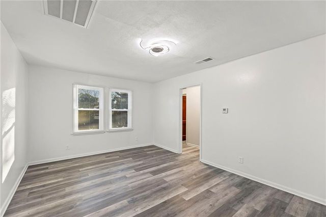 909 S Maple Street, Ottawa, KS 66067