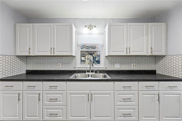 909 S Maple Street, Ottawa, KS 66067