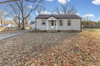 909 S Maple Street, Ottawa, KS 66067