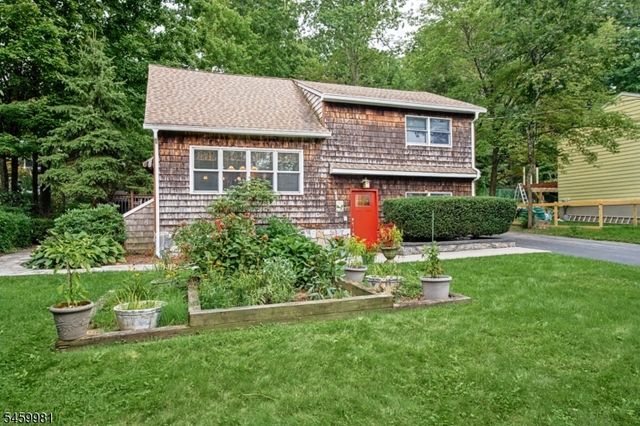 9 Melrose Ave, West Milford Twp., NJ 07421