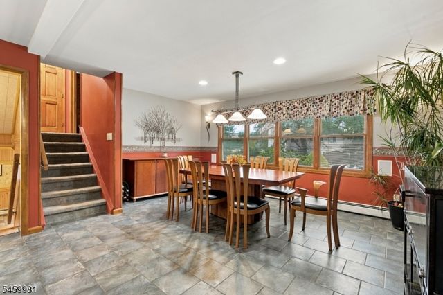 9 Melrose Ave, West Milford Twp., NJ 07421