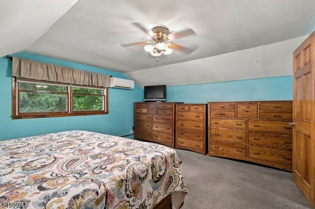 9 Melrose Ave, West Milford Twp., NJ 07421