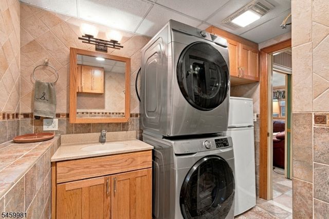 9 Melrose Ave, West Milford Twp., NJ 07421