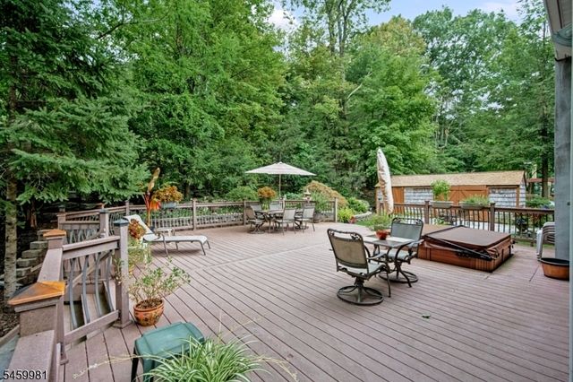 9 Melrose Ave, West Milford Twp., NJ 07421
