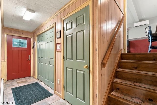 9 Melrose Ave, West Milford Twp., NJ 07421