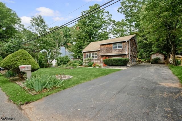 9 Melrose Ave, West Milford Twp., NJ 07421