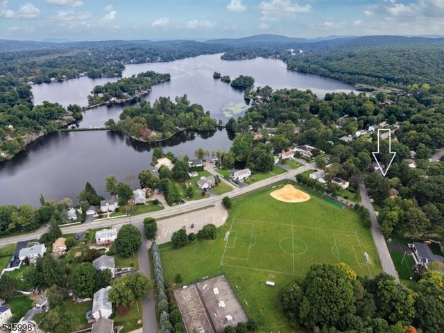 9 Melrose Ave, West Milford Twp., NJ 07421