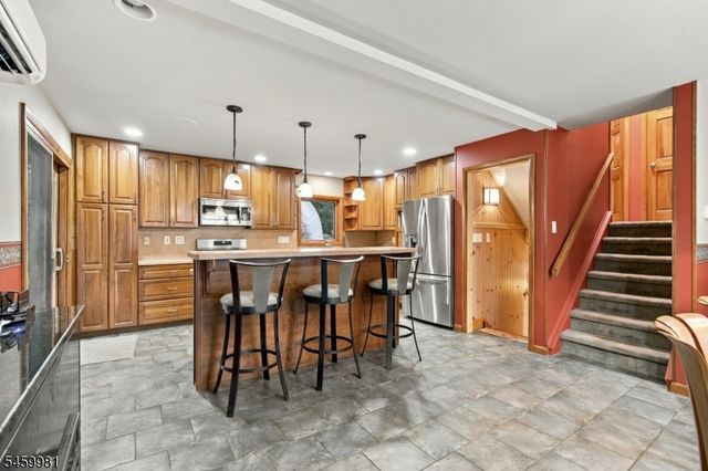 9 Melrose Ave, West Milford Twp., NJ 07421