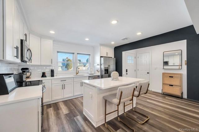 10 Petal Lane, Hicksville, NY 11801