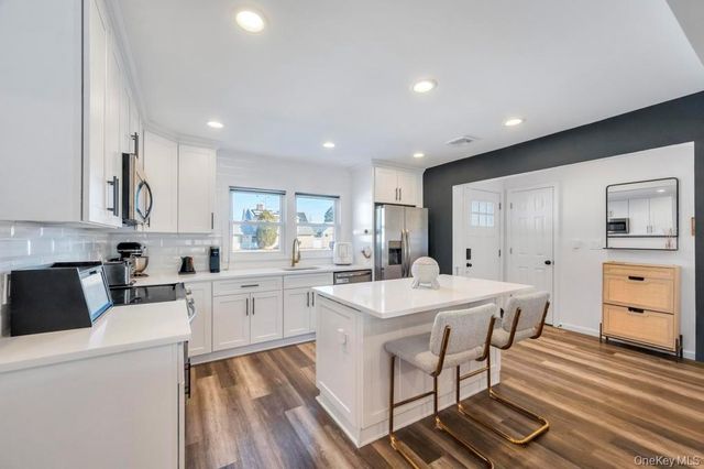 10 Petal Lane, Hicksville, NY 11801