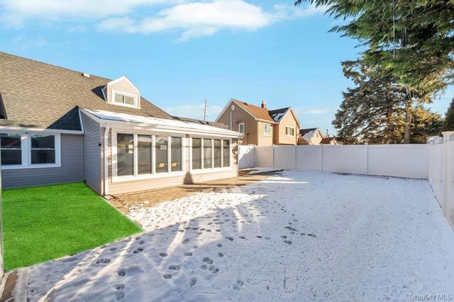 10 Petal Lane, Hicksville, NY 11801