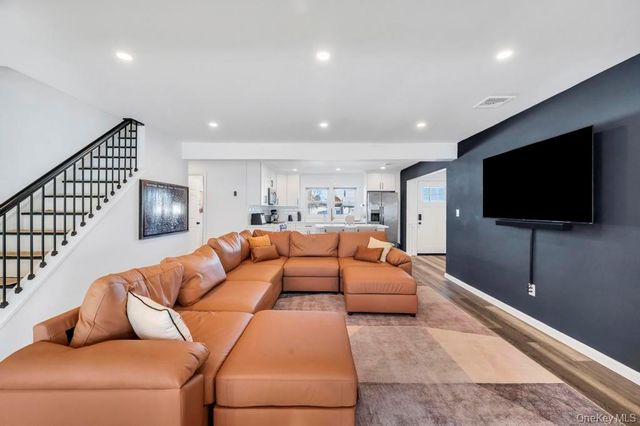 10 Petal Lane, Hicksville, NY 11801