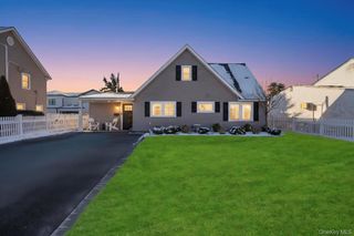 10 Petal Lane, Hicksville, NY 11801