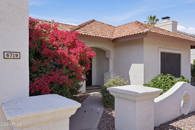 6719 W KERRY Lane, Glendale, AZ 85308