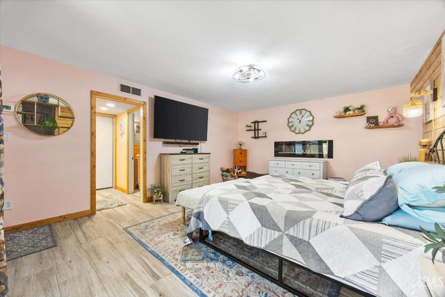 2625 Bay Street, Bakersfield, CA 93301