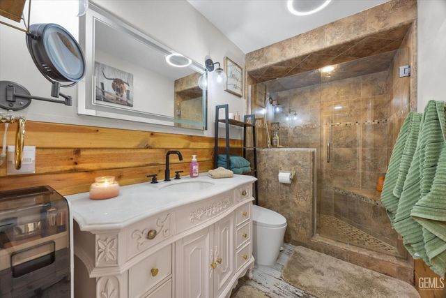 2625 Bay Street, Bakersfield, CA 93301