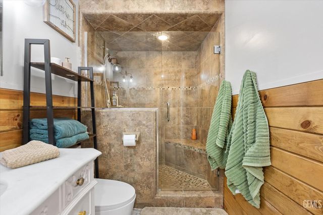 2625 Bay Street, Bakersfield, CA 93301