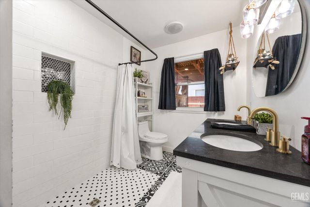 2625 Bay Street, Bakersfield, CA 93301