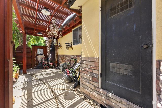 2625 Bay Street, Bakersfield, CA 93301