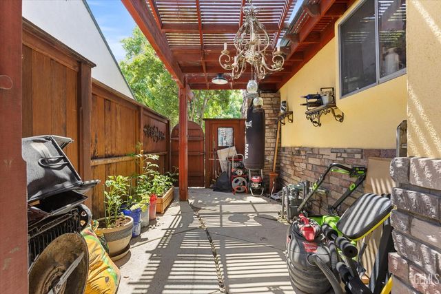 2625 Bay Street, Bakersfield, CA 93301