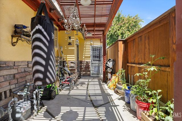 2625 Bay Street, Bakersfield, CA 93301