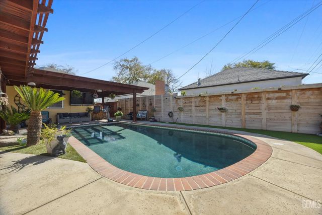 2625 Bay Street, Bakersfield, CA 93301