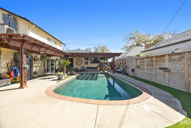 2625 Bay Street, Bakersfield, CA 93301