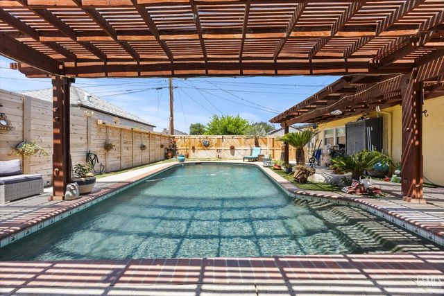 2625 Bay Street, Bakersfield, CA 93301