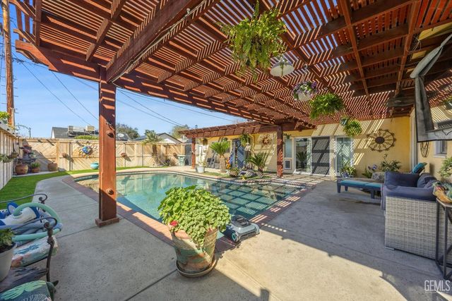 2625 Bay Street, Bakersfield, CA 93301