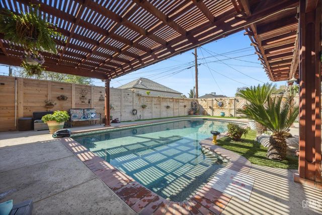 2625 Bay Street, Bakersfield, CA 93301