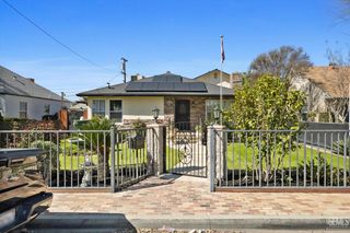 2625 Bay Street, Bakersfield, CA 93301