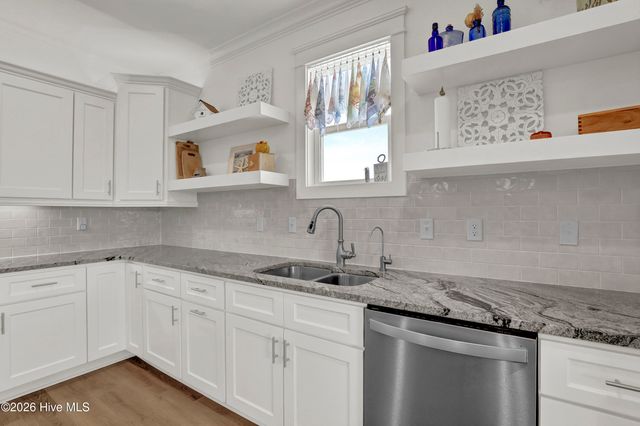 393 Summerhouse Drive, Holly Ridge, NC 28445