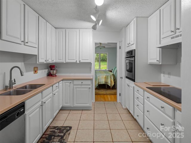 102 Crowfields Drive, Asheville, NC 28803
